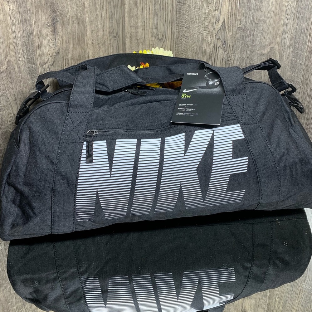 ❤️NWT Nike Gym Club Duffel Bag Black/White s MISC